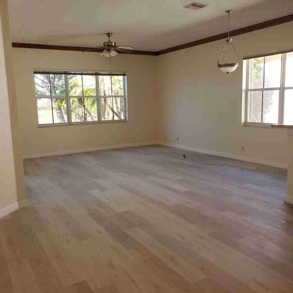 1002 Lavender Cir - Photo 2 of 11