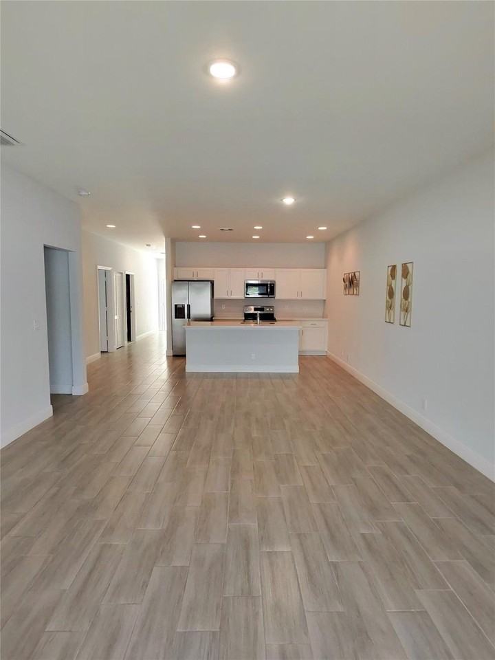 2580 15th St - Photo 2 of 6