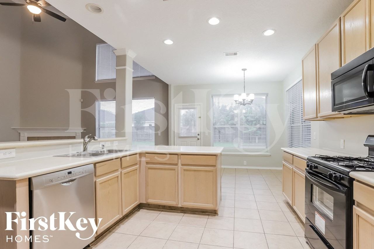 5411 Baldwin Elm St - Photo 5 of 15