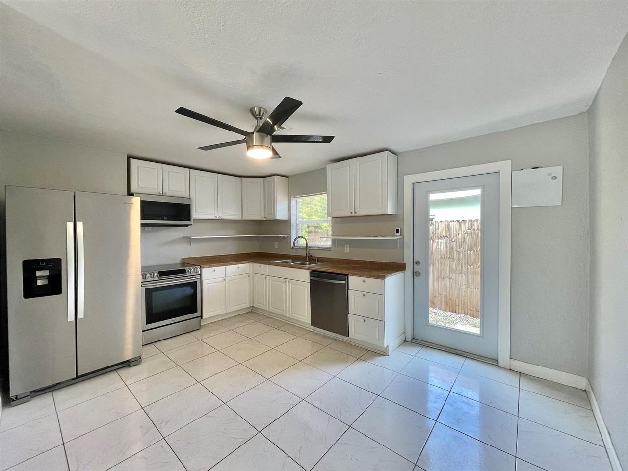 100 Ne 12th St - Photo 5 of 29