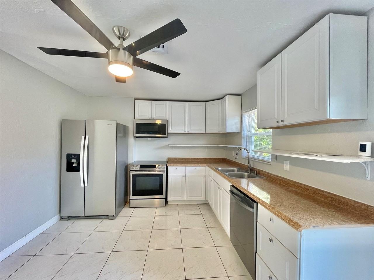 100 Ne 12th St - Photo 6 of 29