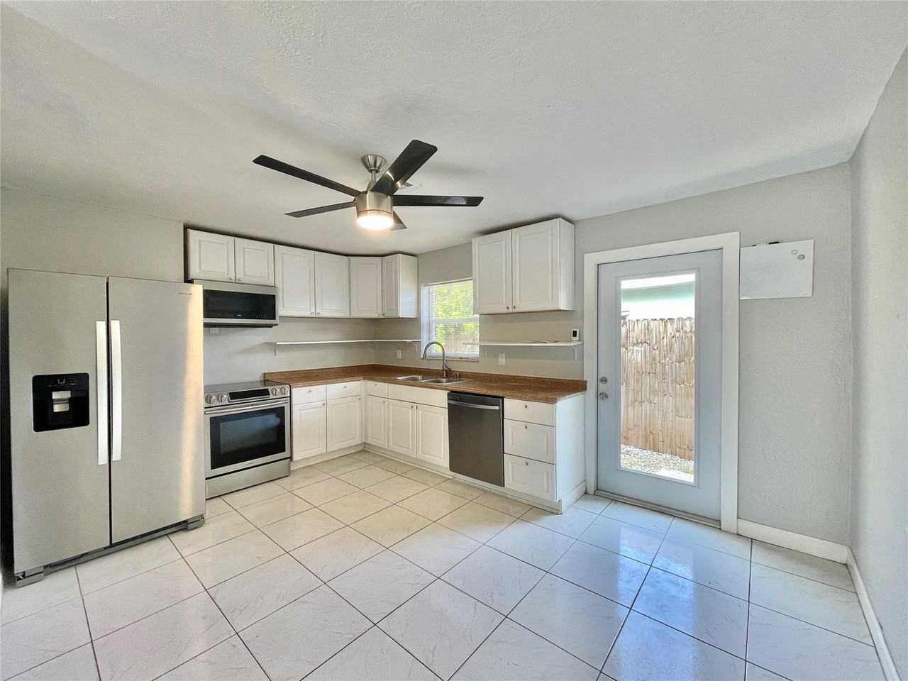 100 Ne 12th St - Photo 7 of 29