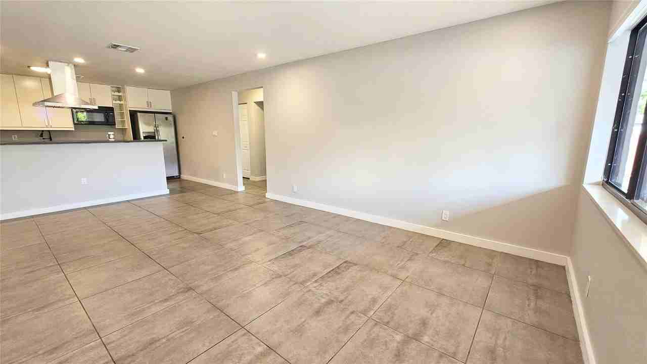 200 Nw 25th St Apt 8 - Photo 2 of 11