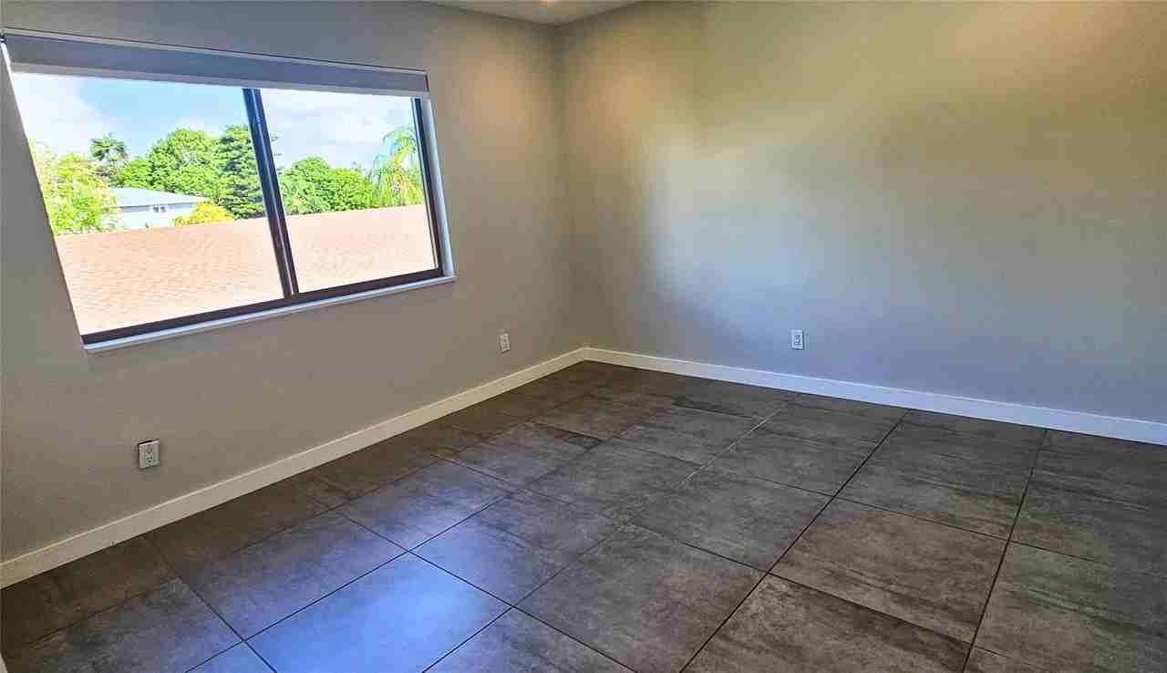 200 Nw 25th St Apt 8 - Photo 5 of 11