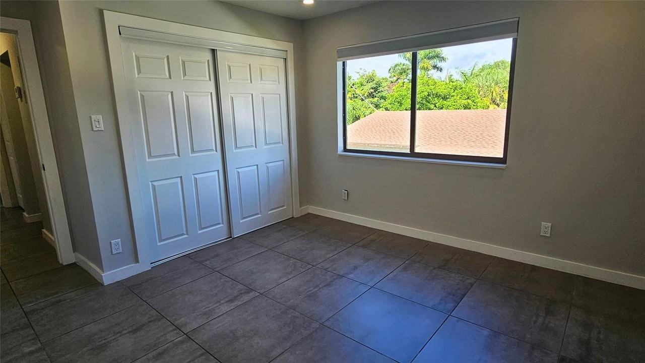 200 Nw 25th St Apt 8 - Photo 6 of 11