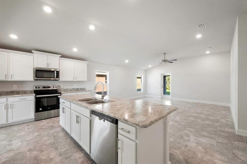 5202 Vespera St - Photo 6 of 19