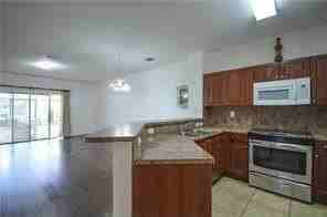 2958 Nw 35th Ave - Photo 3 of 16