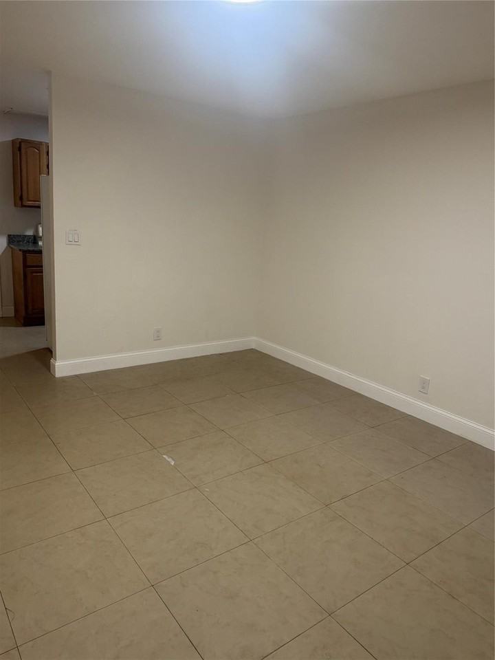 1870 Nw 60th Ave #2 - Photo 6 of 15