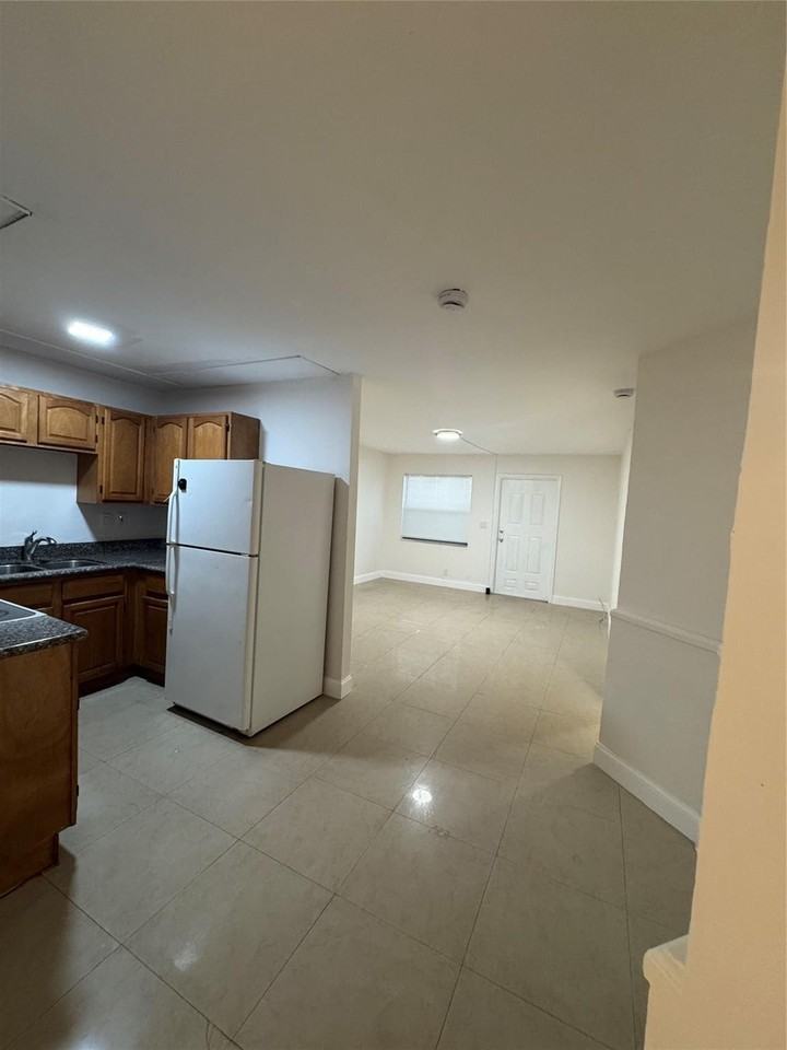 1870 Nw 60th Ave #2 - Photo 7 of 15