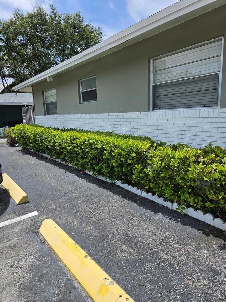 713 Se 18th St #2 - Photo 4 of 6