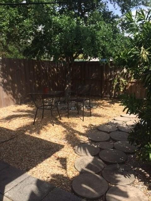 713 Se 18th St #2 - Photo 6 of 6