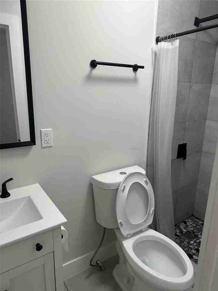 1639 Madison St Apt 11b - Photo 6 of 8
