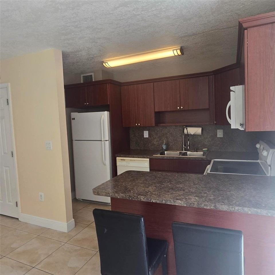 3680 Sw 59th Ave Unit 8 - Photo 4 of 10