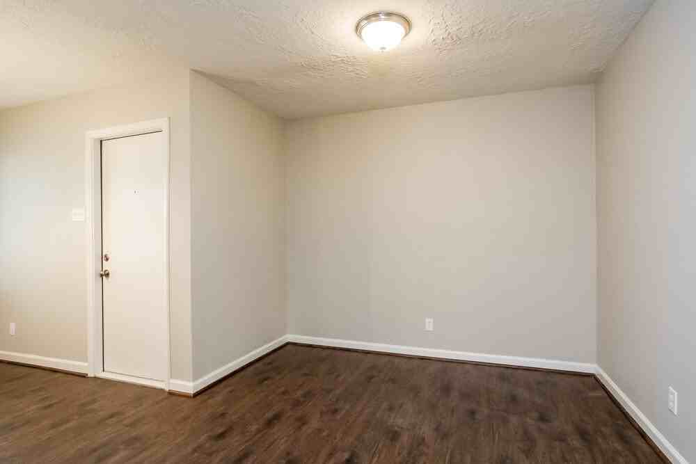 3206 Teakwood Cir - Photo 4 of 15