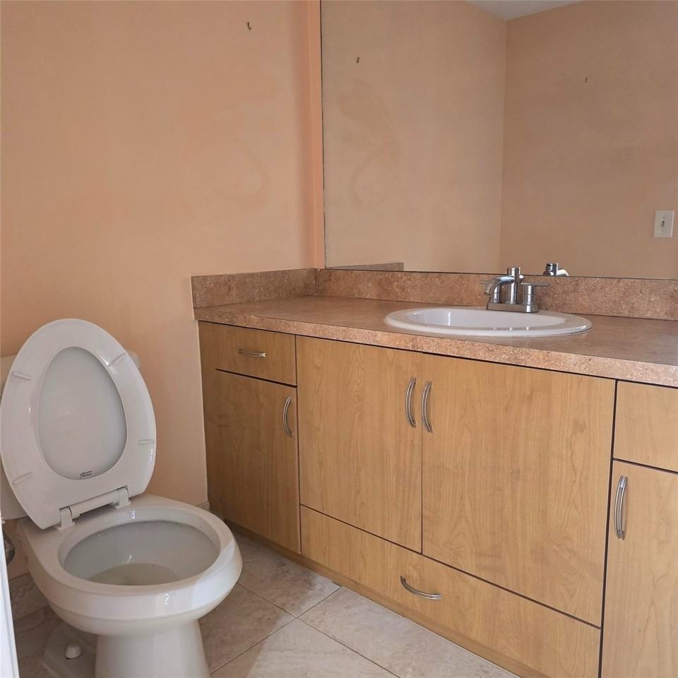 626 Ne 195th St #626 - Photo 3 of 14