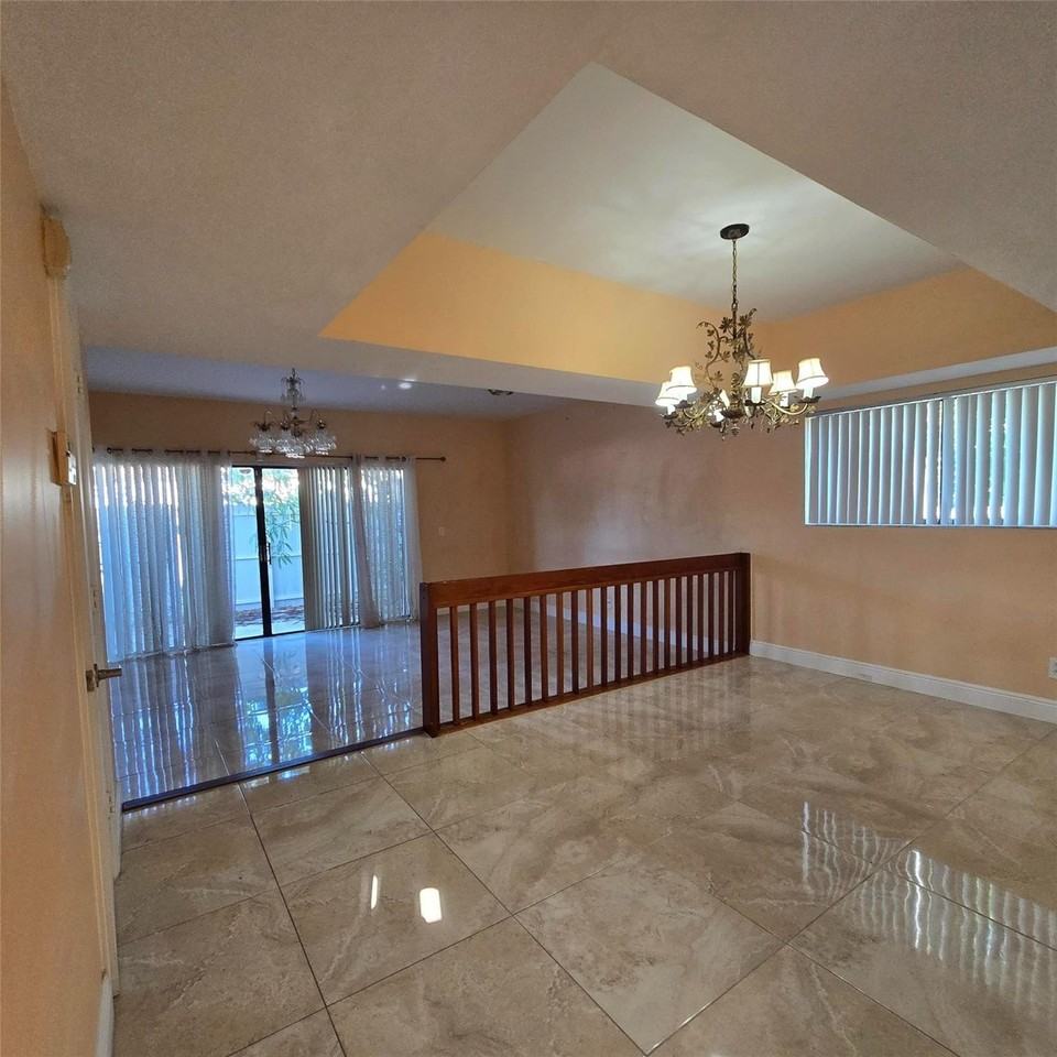 626 Ne 195th St #626 - Photo 4 of 14