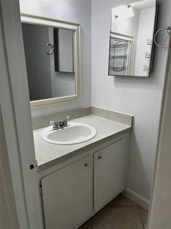 8149 Lagos De Campo Blvd Unit B-1 - Photo 3 of 44