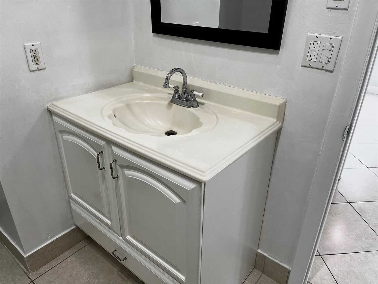 8149 Lagos De Campo Blvd Unit B-1 - Photo 4 of 44