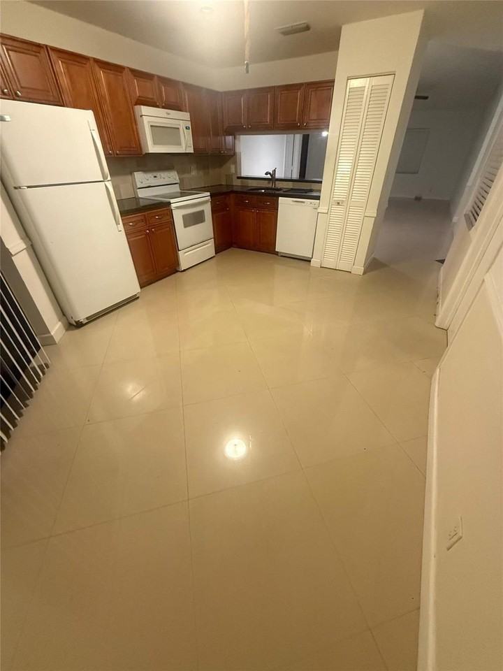 9011 W Sunrise Blvd - Photo 3 of 5