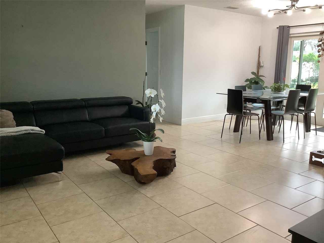 8260 Nw 11th Ct - Photo 5 of 20