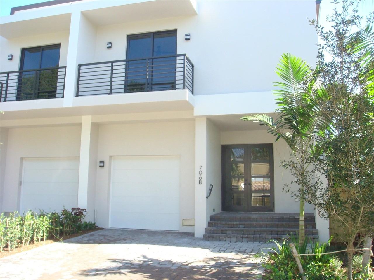 706 Sw 9th Ter #B - Photo 3 of 17