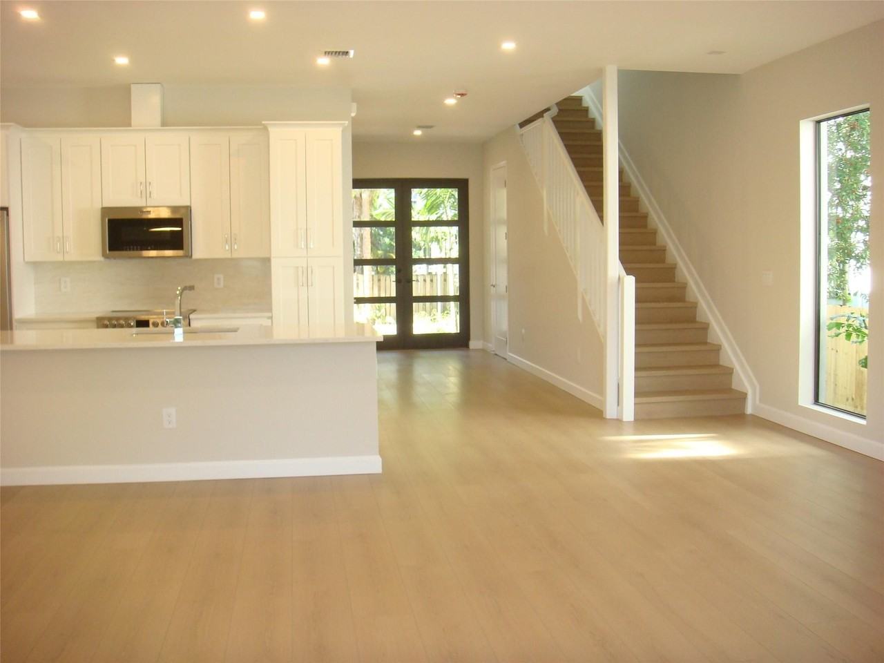 706 Sw 9th Ter #B - Photo 4 of 17