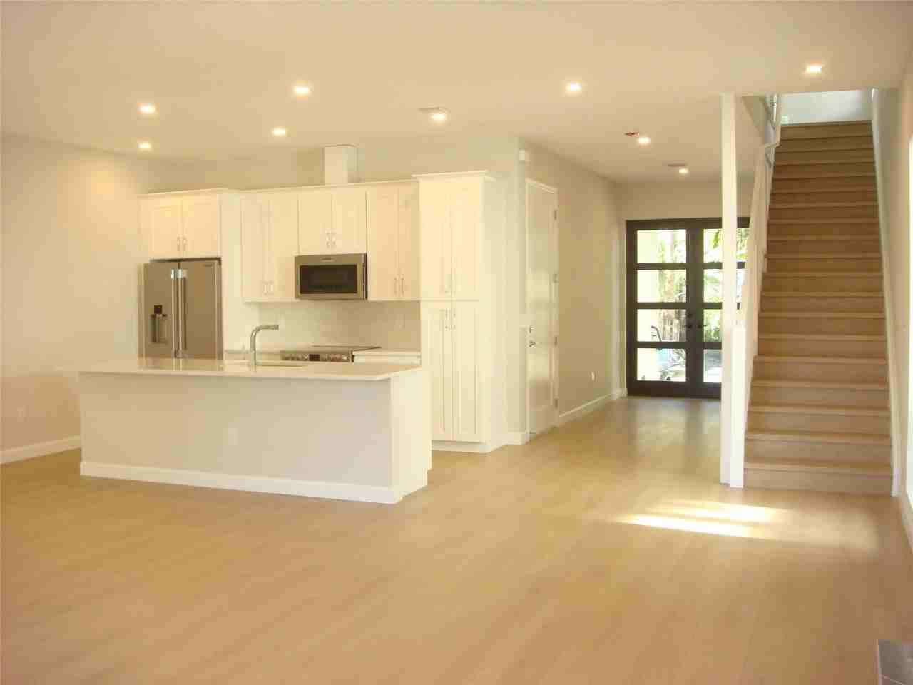 706 Sw 9th Ter #B - Photo 5 of 17