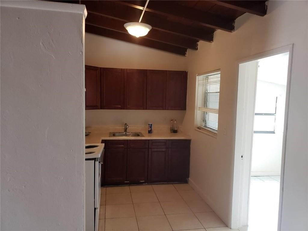 1524 Nw 19th Ave Unit 1524 - Photo 4 of 7