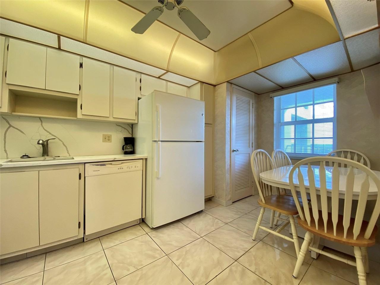 4015 W Palm Aire Dr Apt 805 - Photo 3 of 25