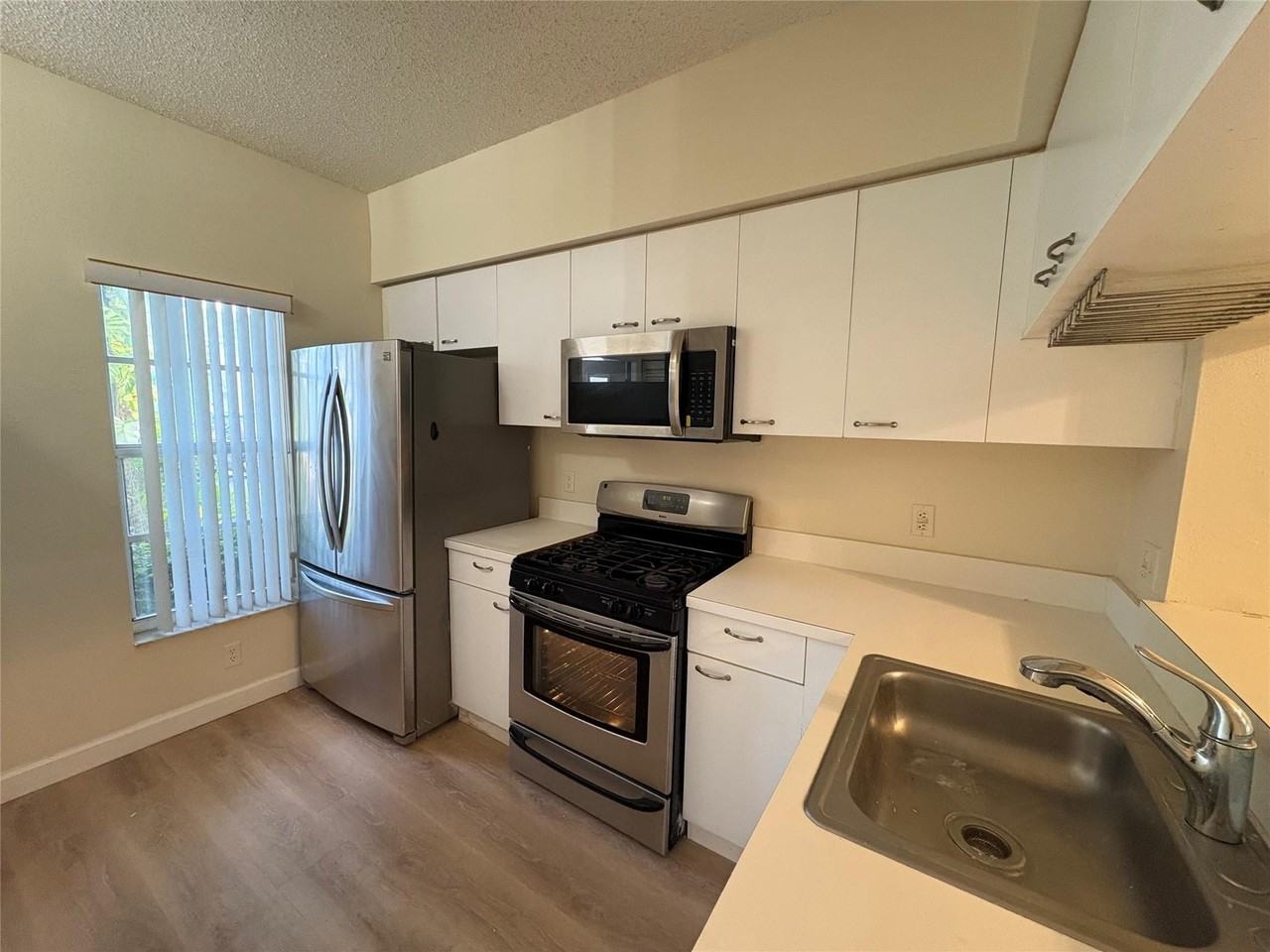 7835 Dixie Beach Cir Unit 7835 - Photo 2 of 10