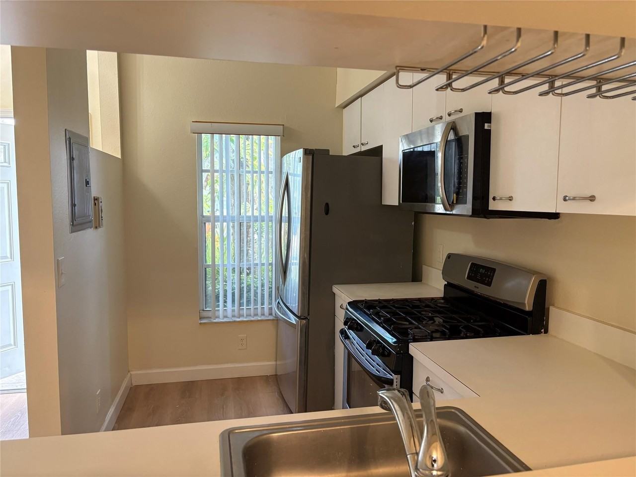 7835 Dixie Beach Cir Unit 7835 - Photo 3 of 10