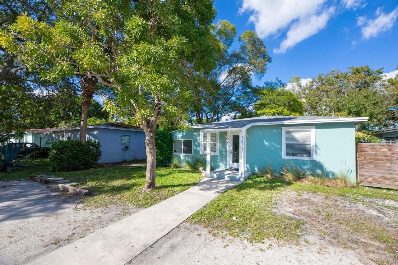 1317 Sw 31st St - Photo 2 of 28