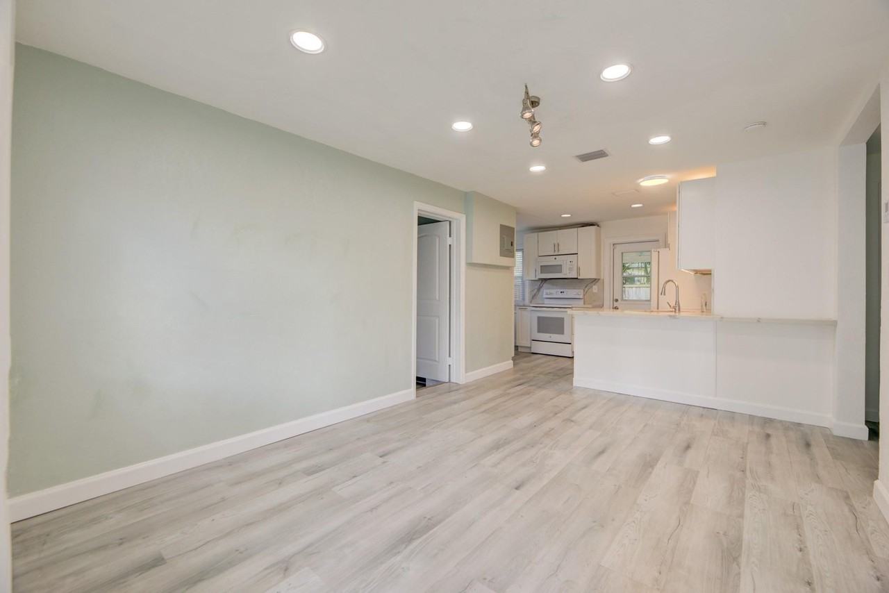 1317 Sw 31st St - Photo 5 of 28