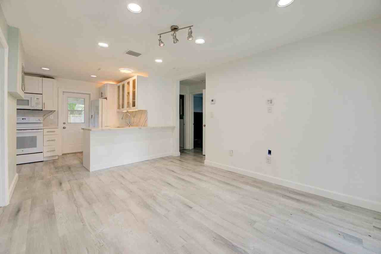 1317 Sw 31st St - Photo 6 of 28