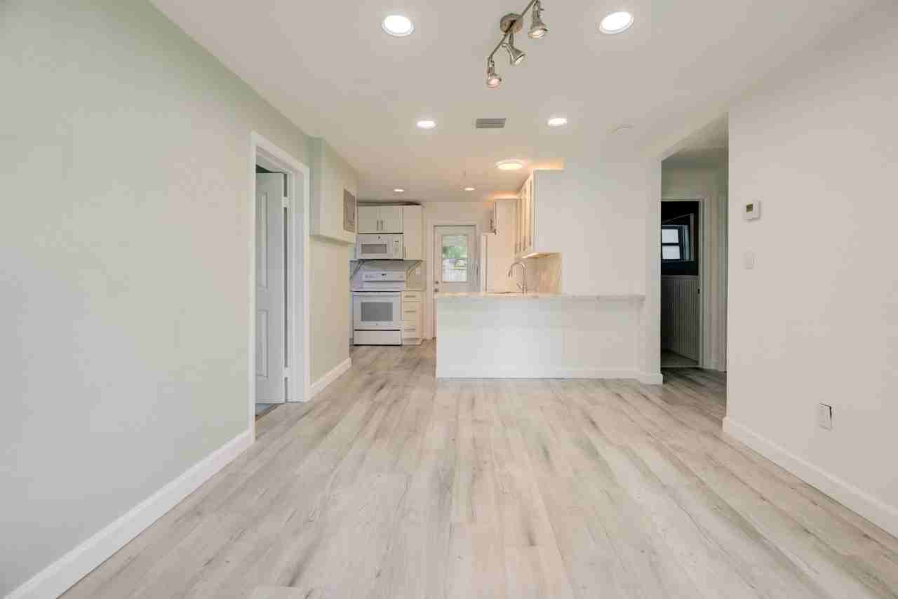 1317 Sw 31st St - Photo 7 of 28