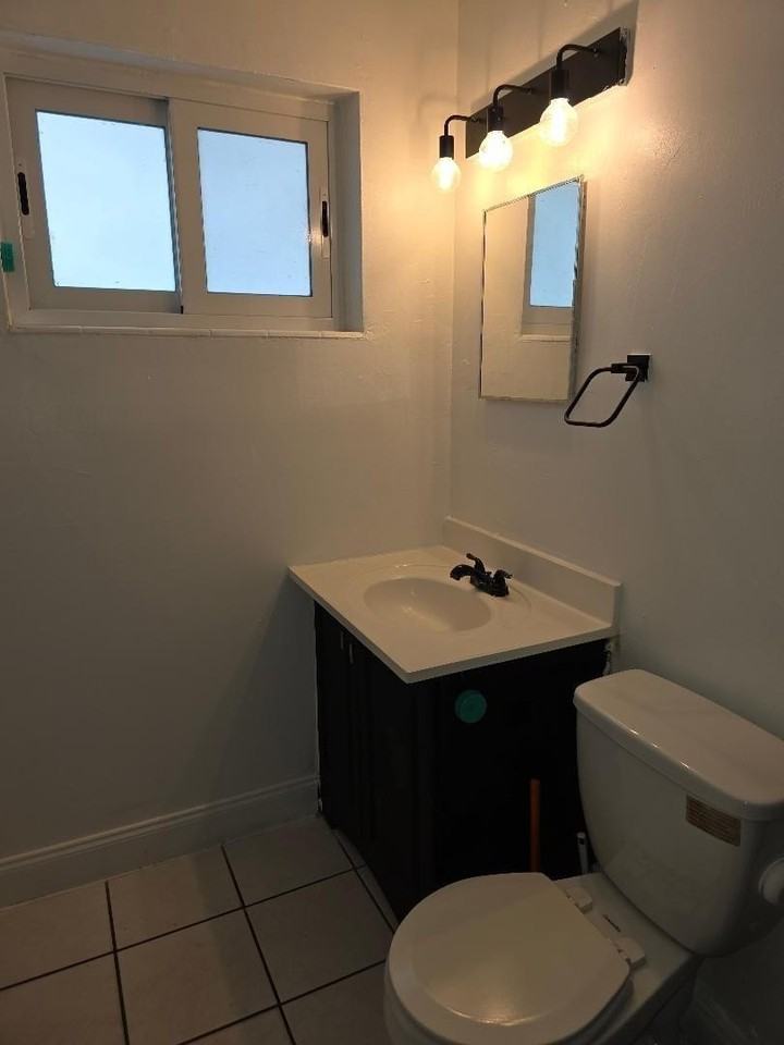 1034 Nw 1st Ave Unit 1 - Photo 5 of 8