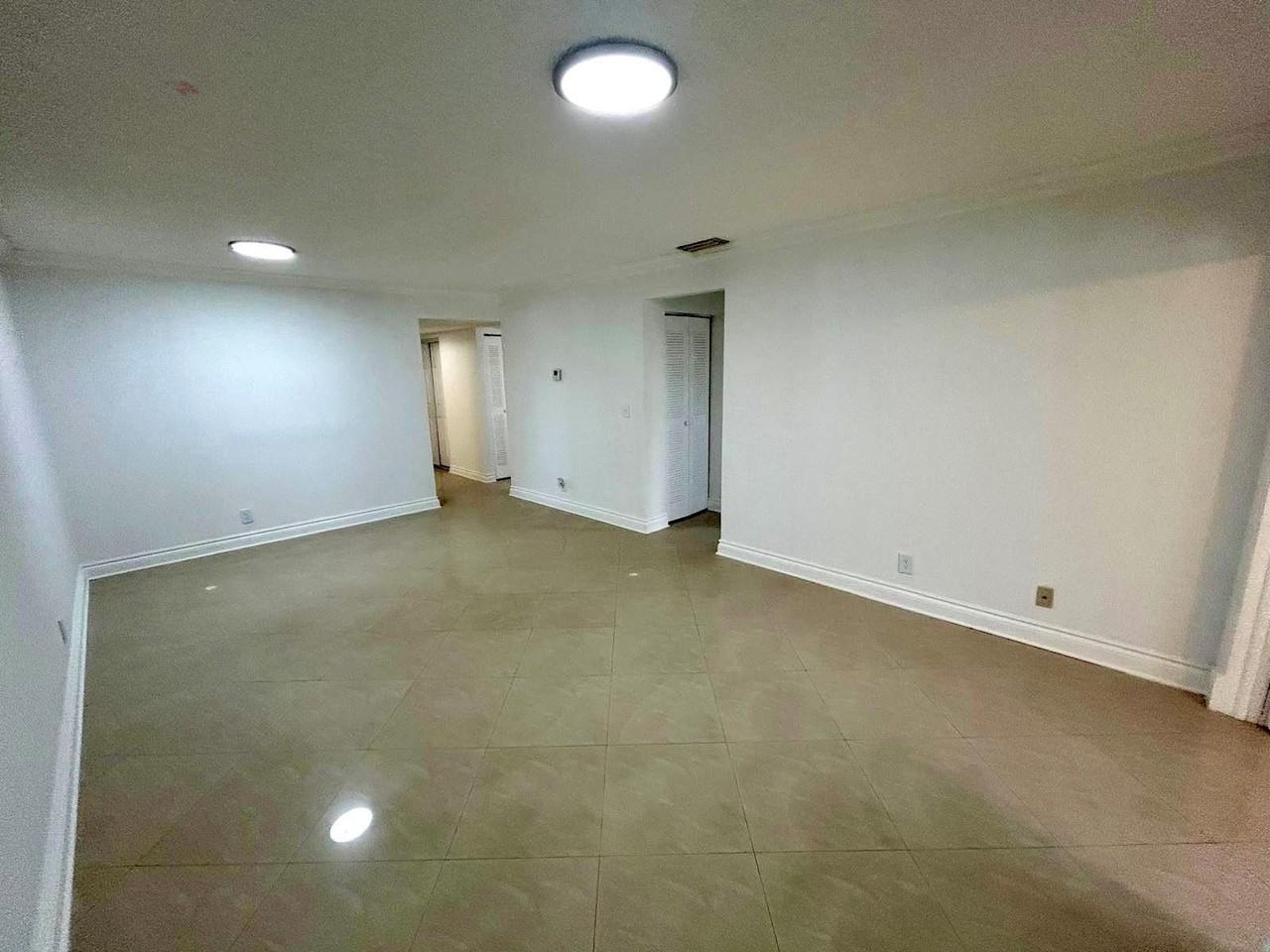 7931 Southgate Blvd Apt E8 - Photo 5 of 23