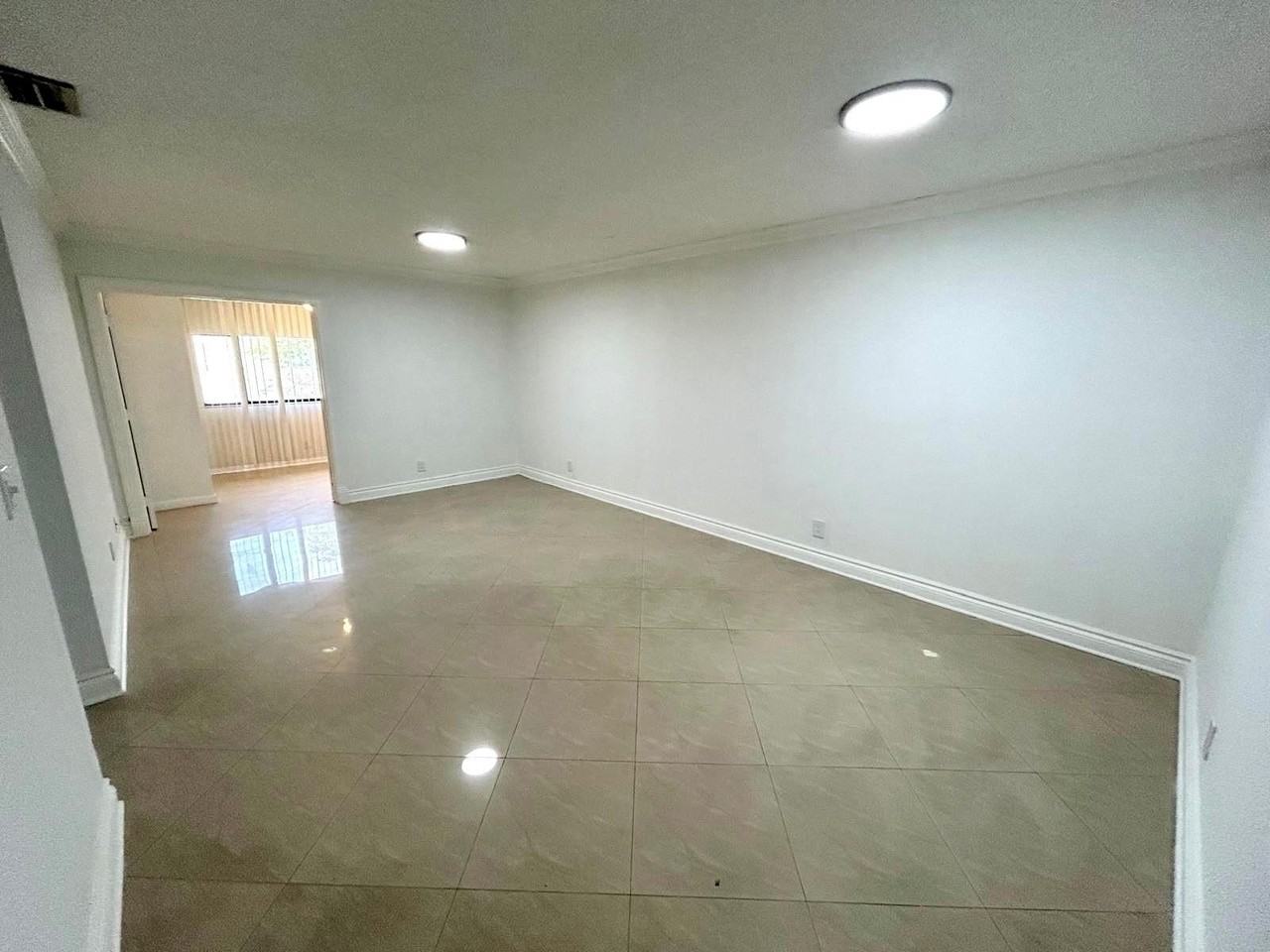 7931 Southgate Blvd Apt E8 - Photo 7 of 23