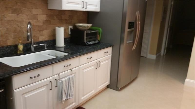 625 Oaks Dr Apt 704 - Photo 2 of 14