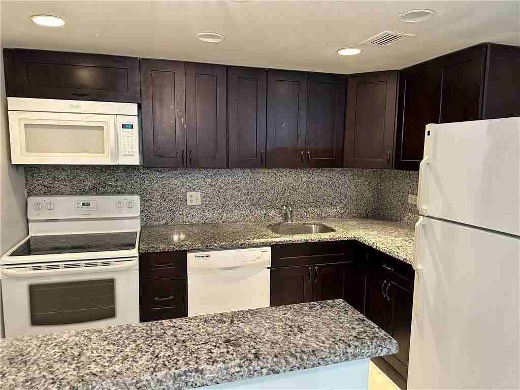 3680 Inverrary Dr Apt 3r