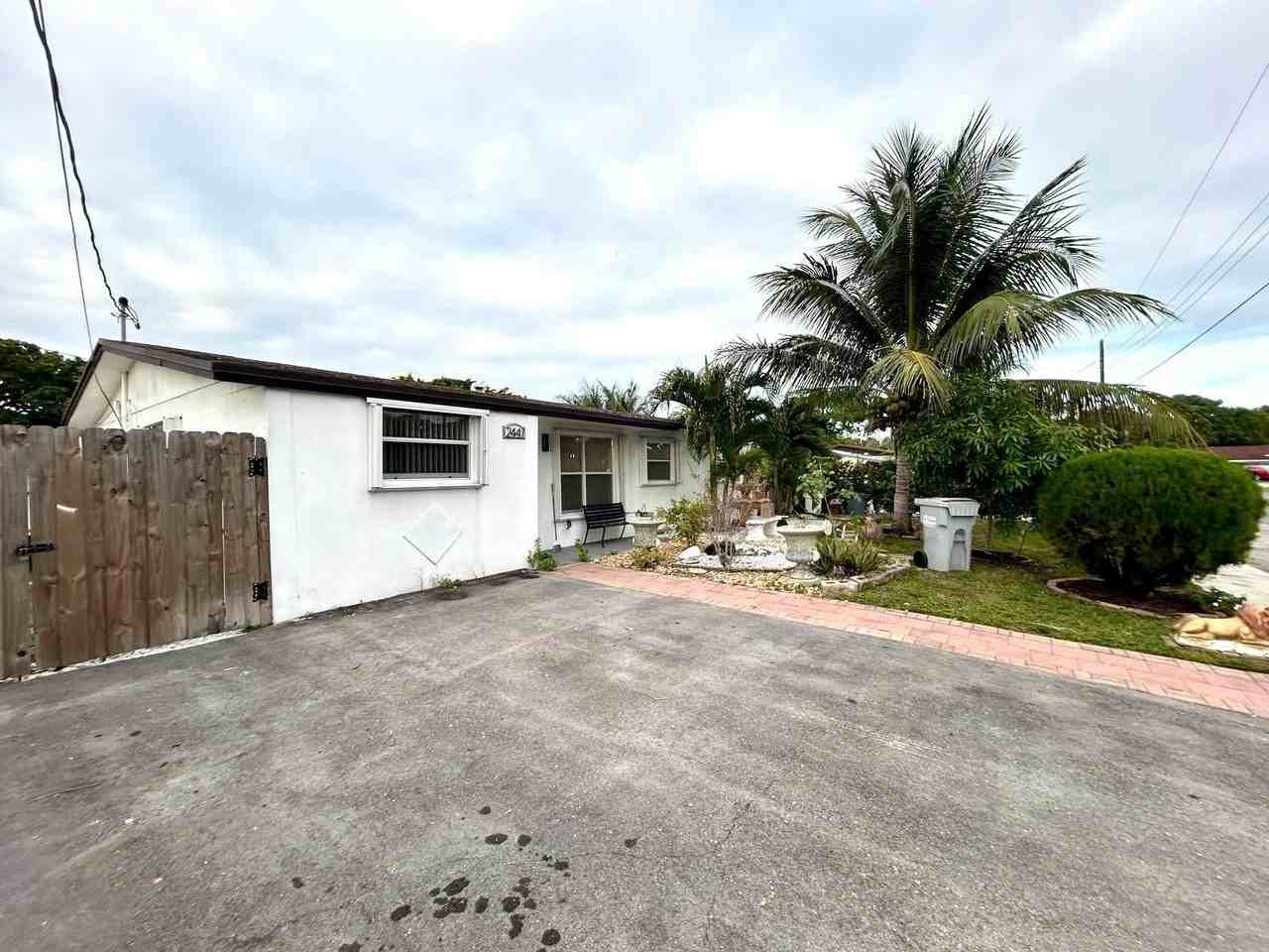 2441 Nw 13th St - Photo 3 of 33