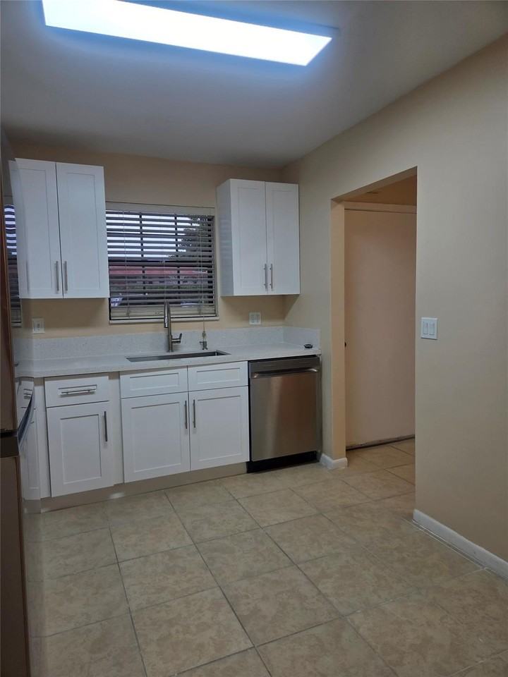 3351 Nw 85th Ave #114 - Photo 4 of 18