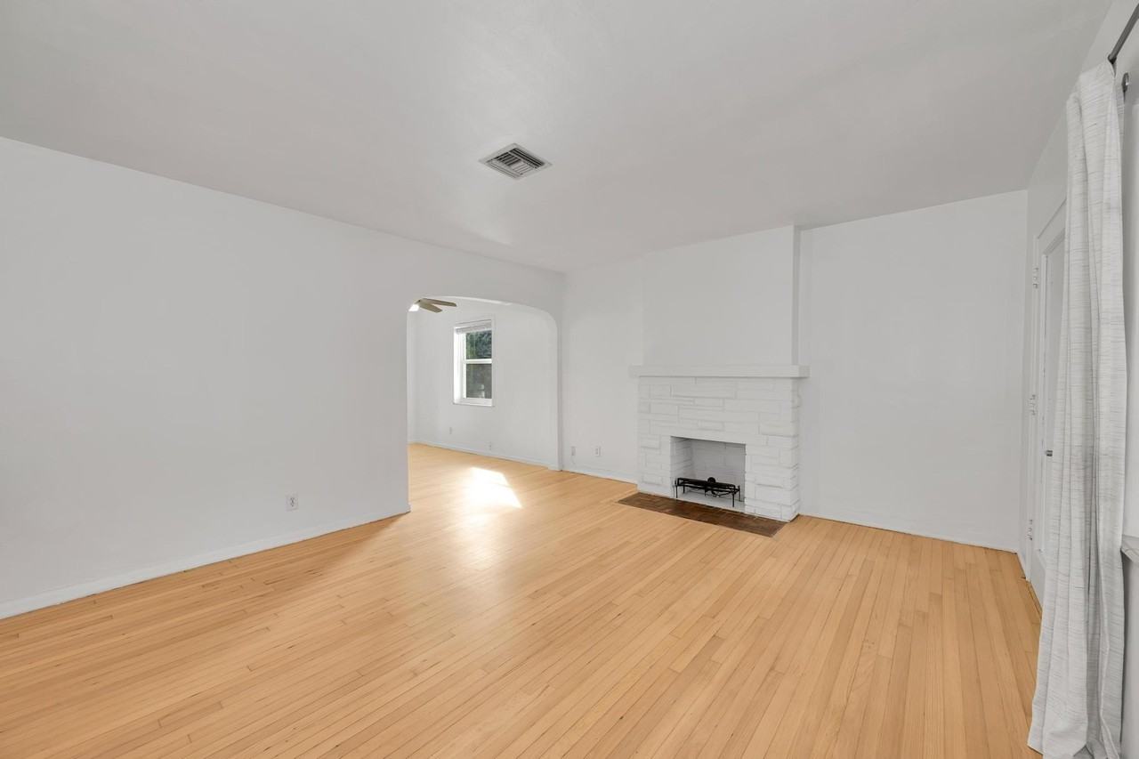 1108 Ne 2nd St - Photo 4 of 47