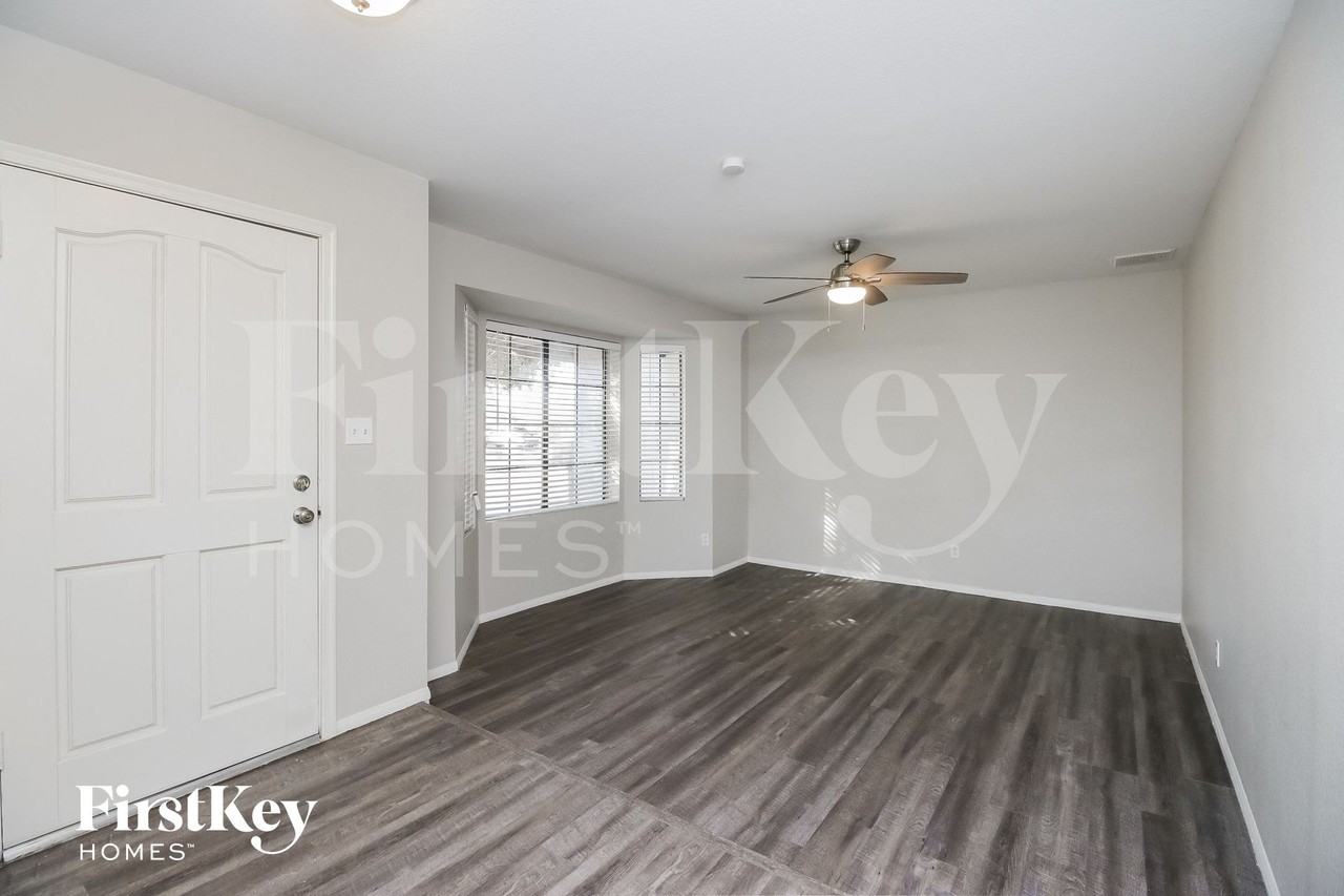 3928 E Garnet Cir - Photo 2 of 15