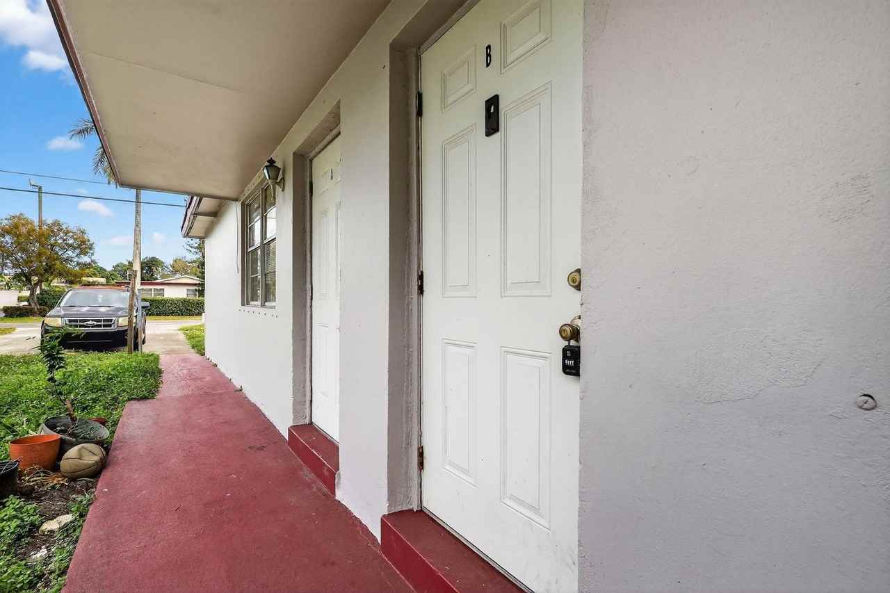 125 Nw 12th Ave #B - Photo 2 of 12