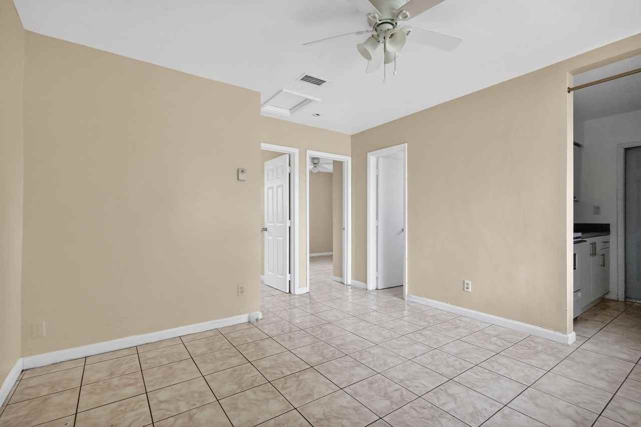 125 Nw 12th Ave #B - Photo 3 of 12