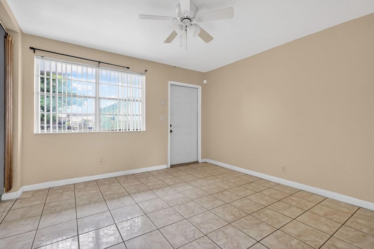 125 Nw 12th Ave #B - Photo 4 of 12