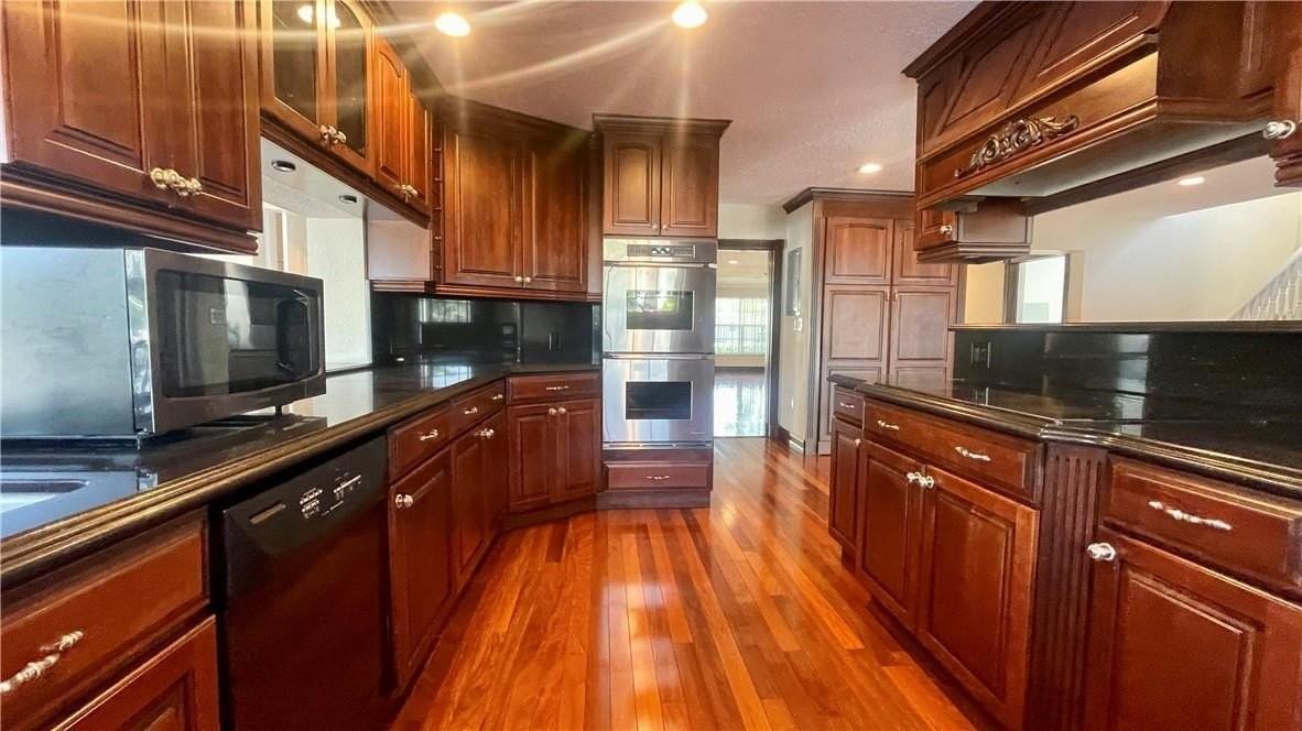 1757 Ne 21st St - Photo 3 of 37