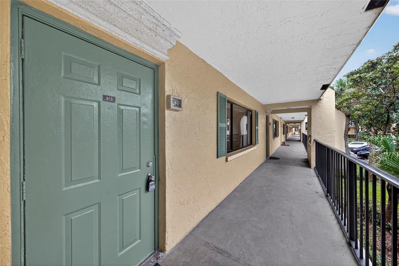 913 Meadows Cir Unit 913 - Photo 3 of 41