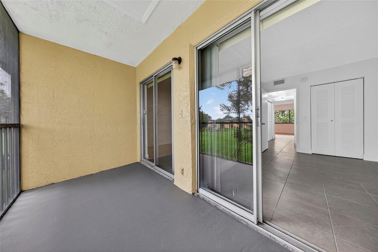 913 Meadows Cir Unit 913 - Photo 5 of 41